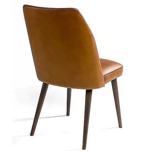Silla piel y patas madera oscura