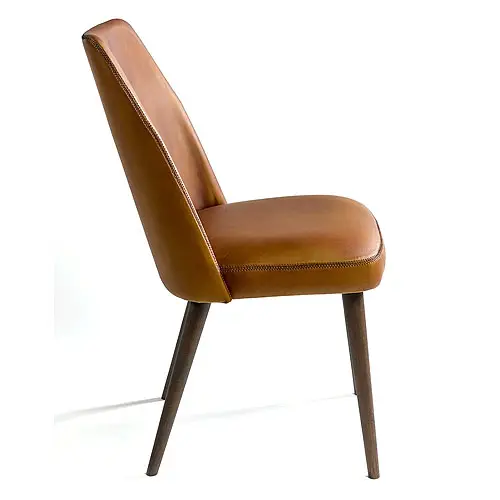 Silla piel y patas madera oscura
