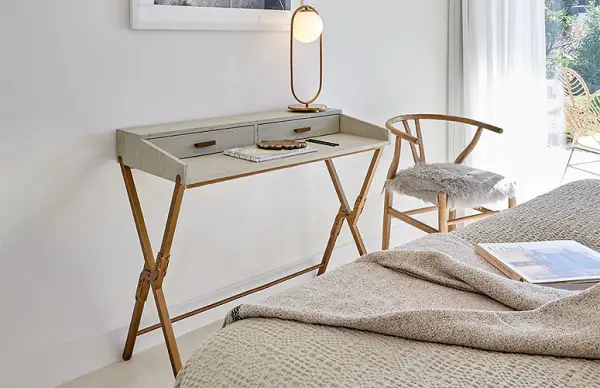 Silla de roble natural y piel