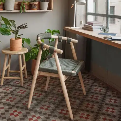 Silla Majela madera maciza eucalipto acabado roble verde