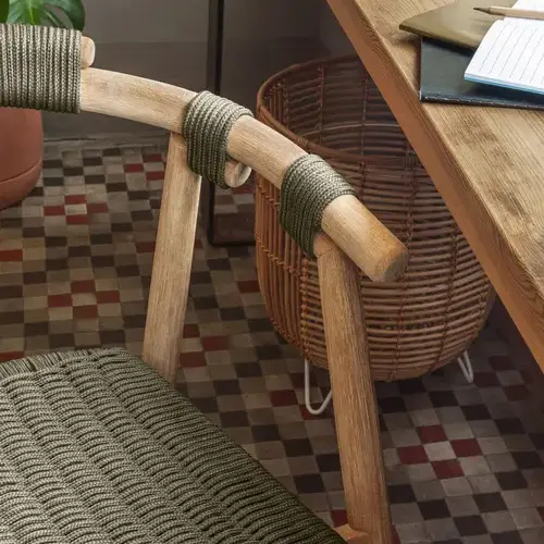 Silla Majela madera maciza eucalipto acabado roble verde