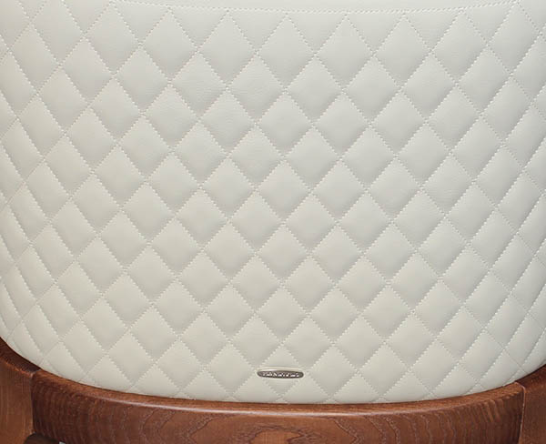 Silla moderna Magda Couture nogal y piel sintética blanca Cattelan