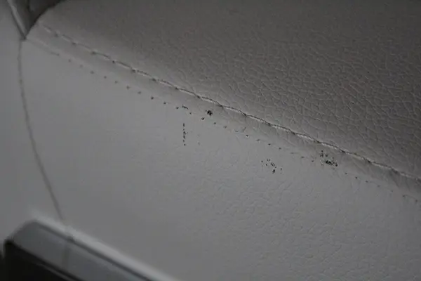 Silla moderna tapizada y acero Musala Lig. Defectos