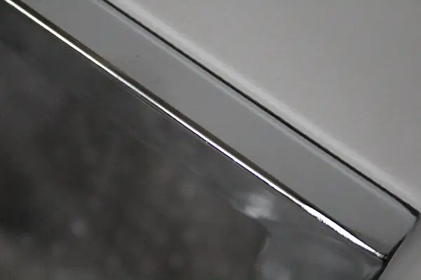 Silla moderna tapizada y acero Musala Lig. Defectos