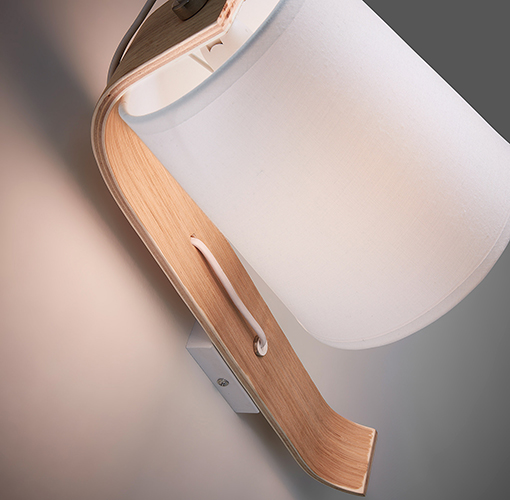 Aplique de pared madera de haya con acabado blanco Cyre