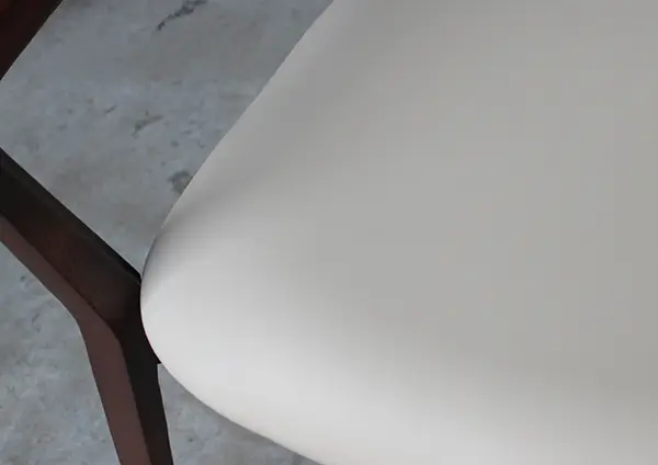 Sillón moderno tapizado y nogal Scilla Lig.defectos