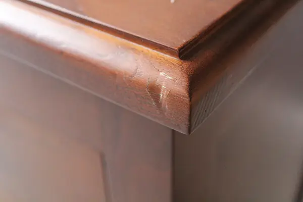 Mesa de noche Mauricio Lig.defectos