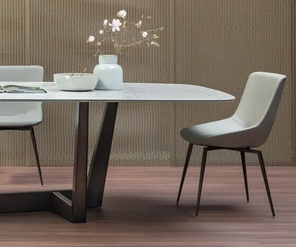 Mesa de comedor esquinas redondeadas cerámica Art Bonaldo