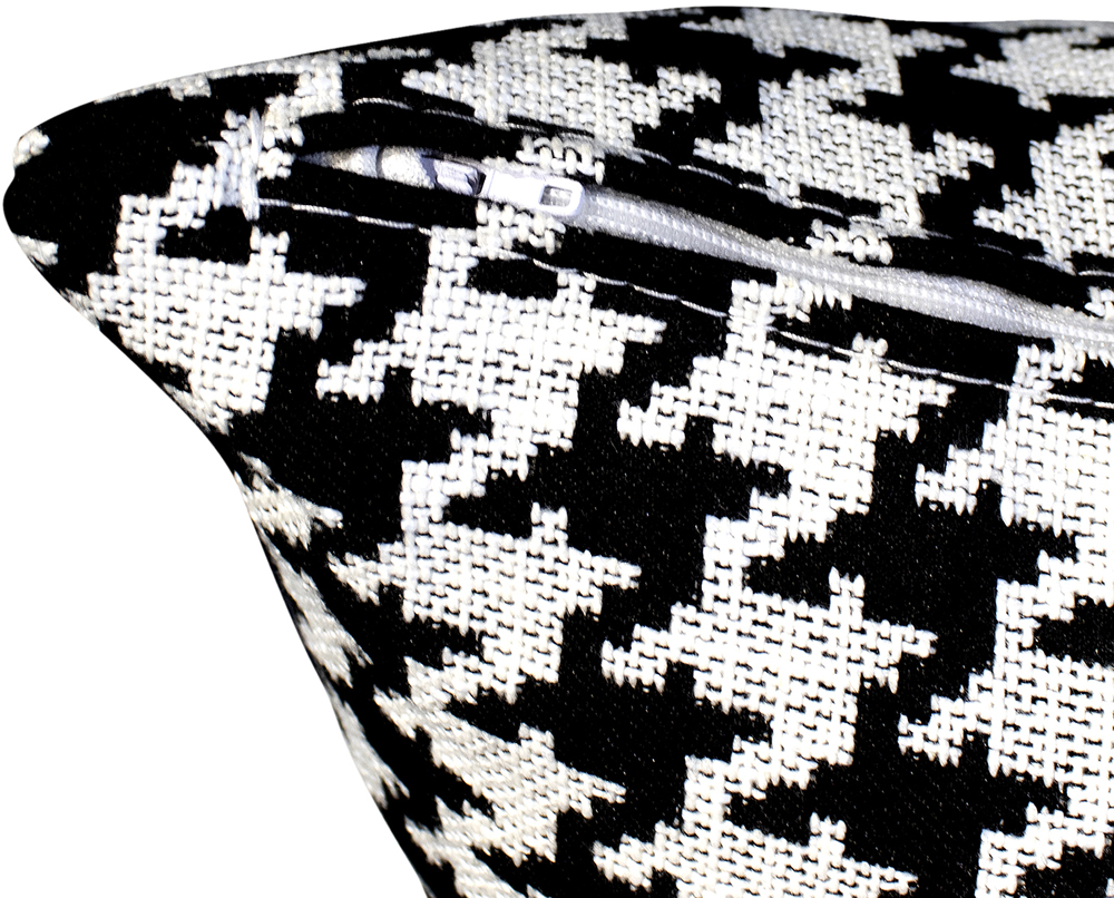 Cojin con estampado de pata de gallo blanco y negro