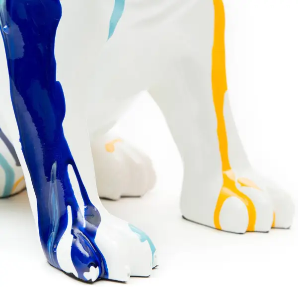 DROGO Bulldog multicolor sentado