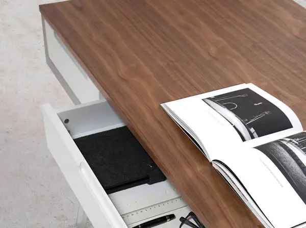 Mesa de escritorio blanca Uptown Ángel Cerda