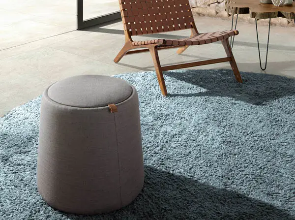 Puff gris tapizado moderno Telesio I