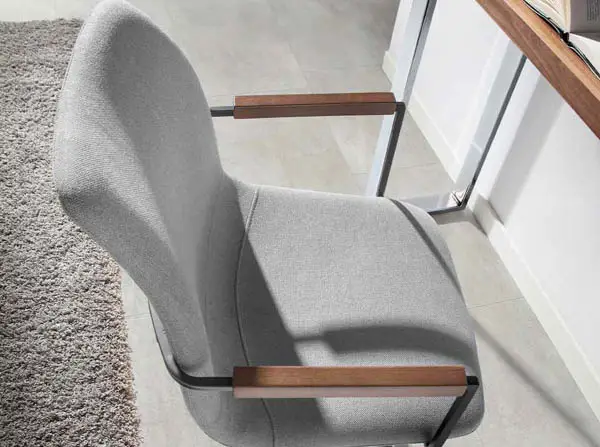 Silla giratoria tapizada metal y nogal Ferraris