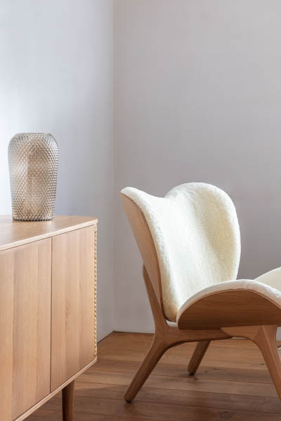 Sillón nórdico tela oveja y roble Umag