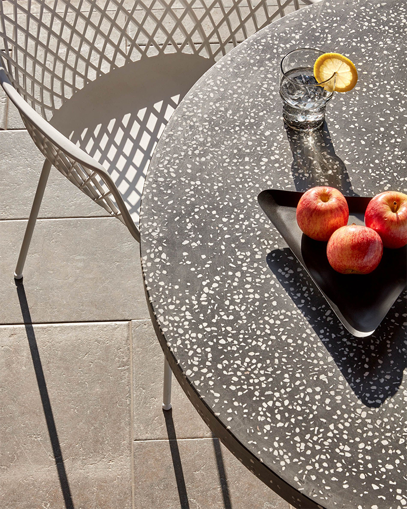 Mesa comedor Shanelle redonda terrazo negro