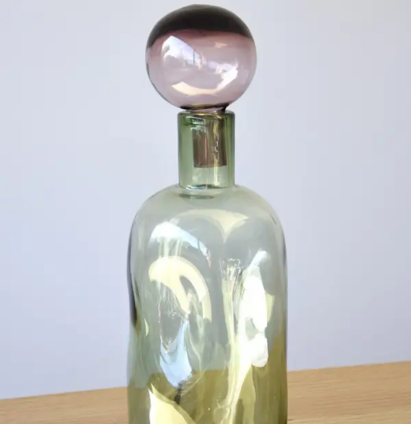 Botella vidrio verde y rosa