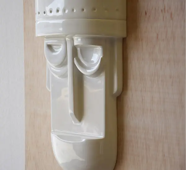 Mascara de pared cerámica blanco brillo