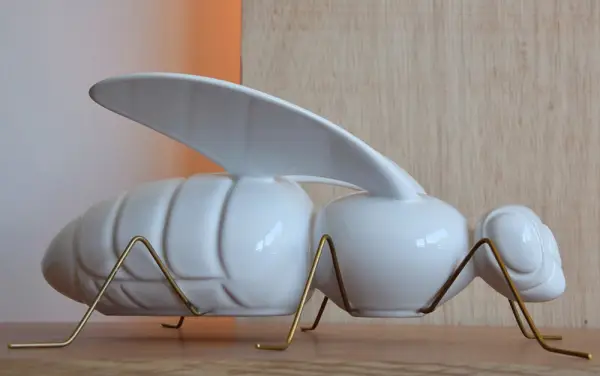 Figura decorativa abeja cerámico blanco