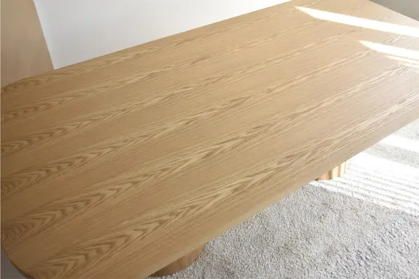 Mesa de comedor rectangular cantos matados doble pedestal roble