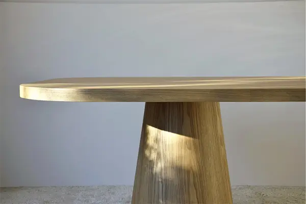 Mesa de comedor rectangular cantos matados doble pedestal roble