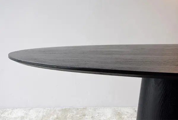 Mesa de comedor oval negra madera de fresno pie central