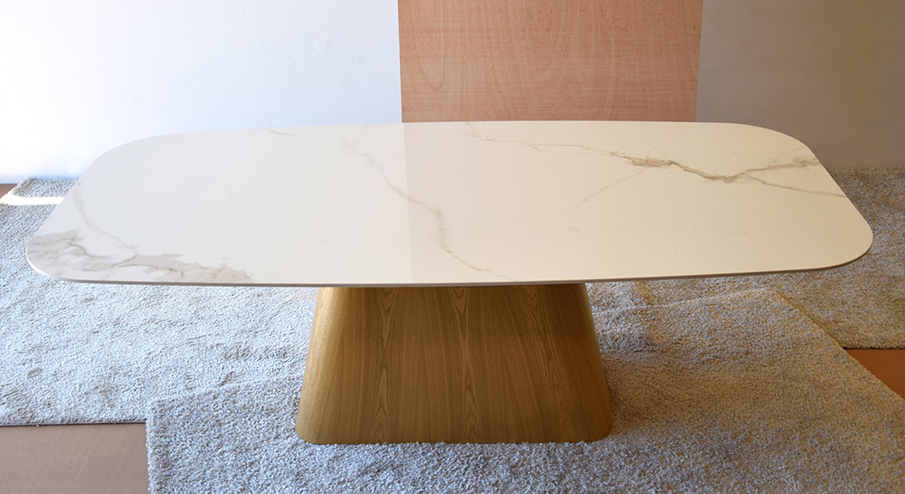 Mesa de comedor esquinas redondeadas cerámica Pereiro