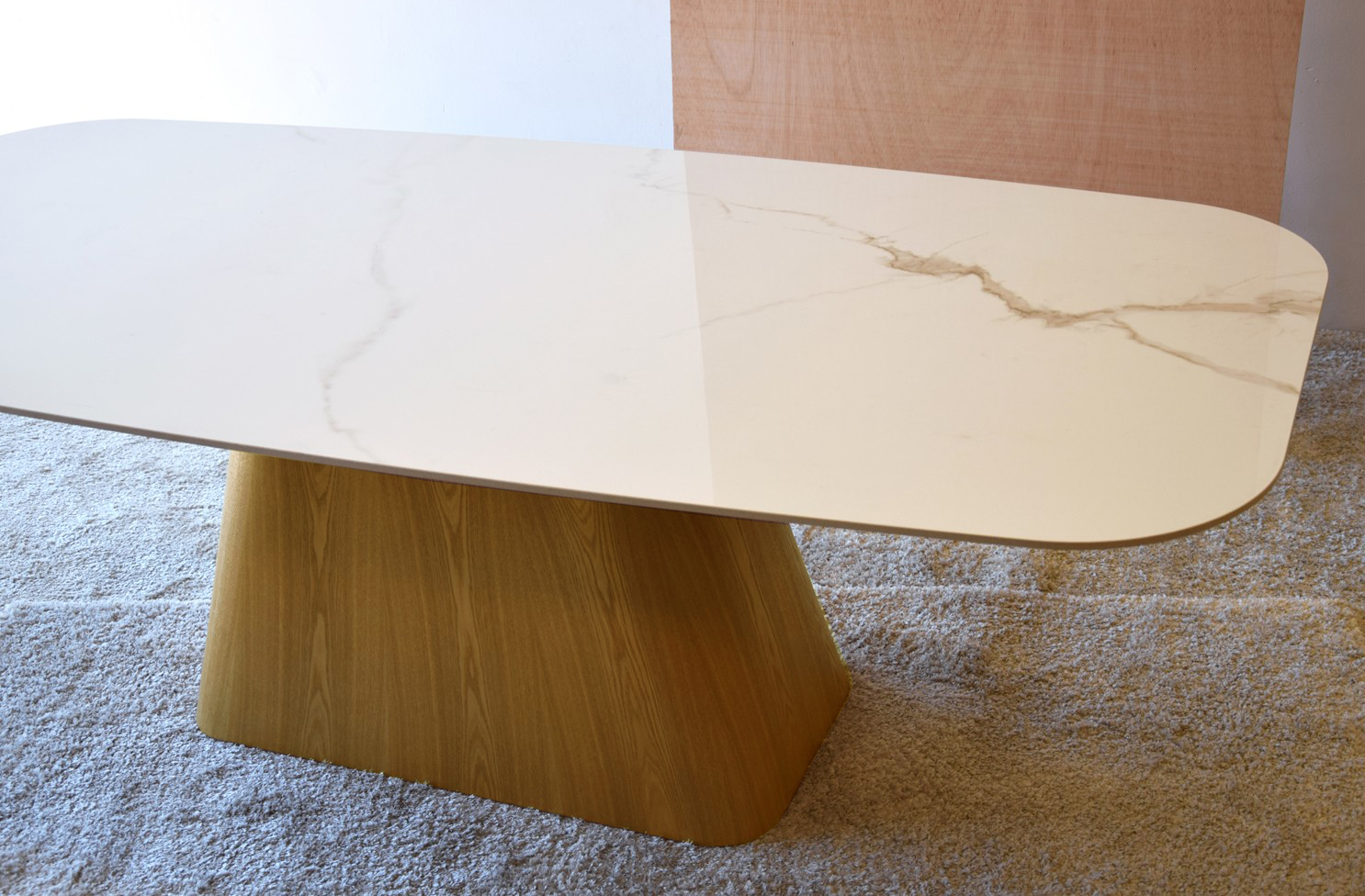 Mesa de comedor esquinas redondeadas cerámica Pereiro