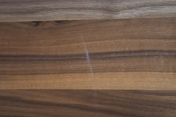 Mesa de comedor nogal y metal blanco Lig.defectos