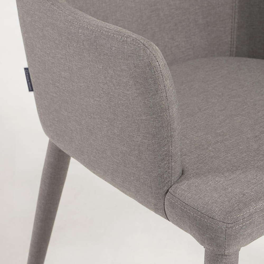 Sillón tapizado gris claro de diseño Nadai