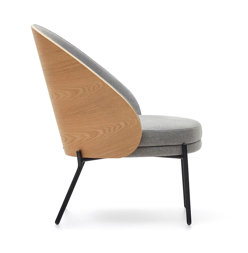 Sillón de fresno tapizado en gris pata metálica negra Eamy