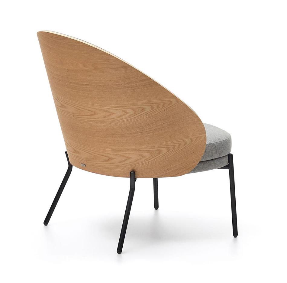 Sillón de fresno tapizado en gris pata metálica negra Eamy