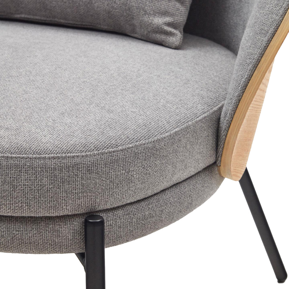 Sillón de fresno tapizado en gris pata metálica negra Eamy
