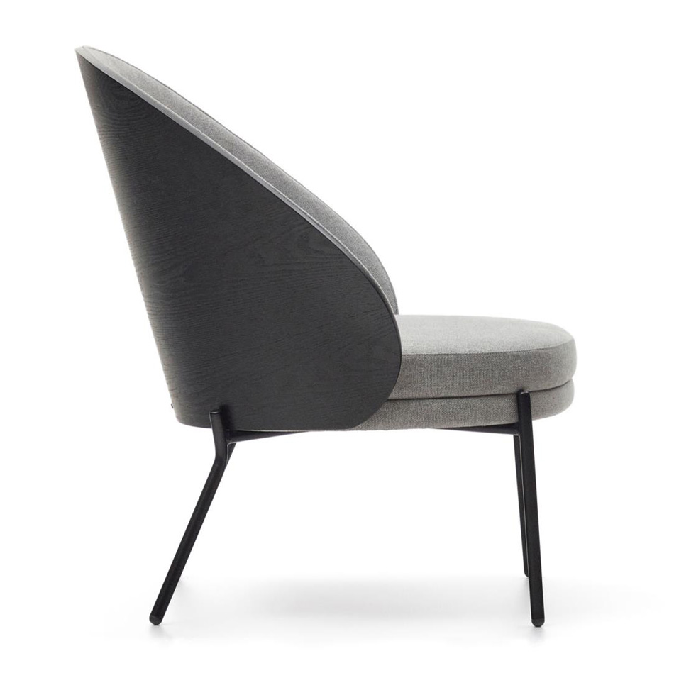 Sillón de fresno negro tapizado en gris pata metálica negra Eamy