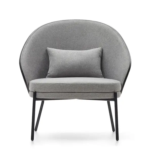 Sillón de fresno negro tapizado en gris pata metálica negra Eamy