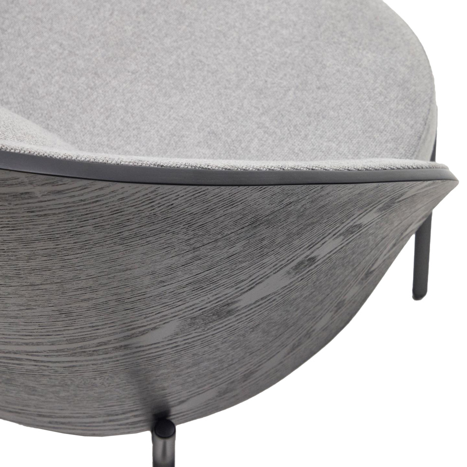 Sillón de fresno negro tapizado en gris pata metálica negra Eamy
