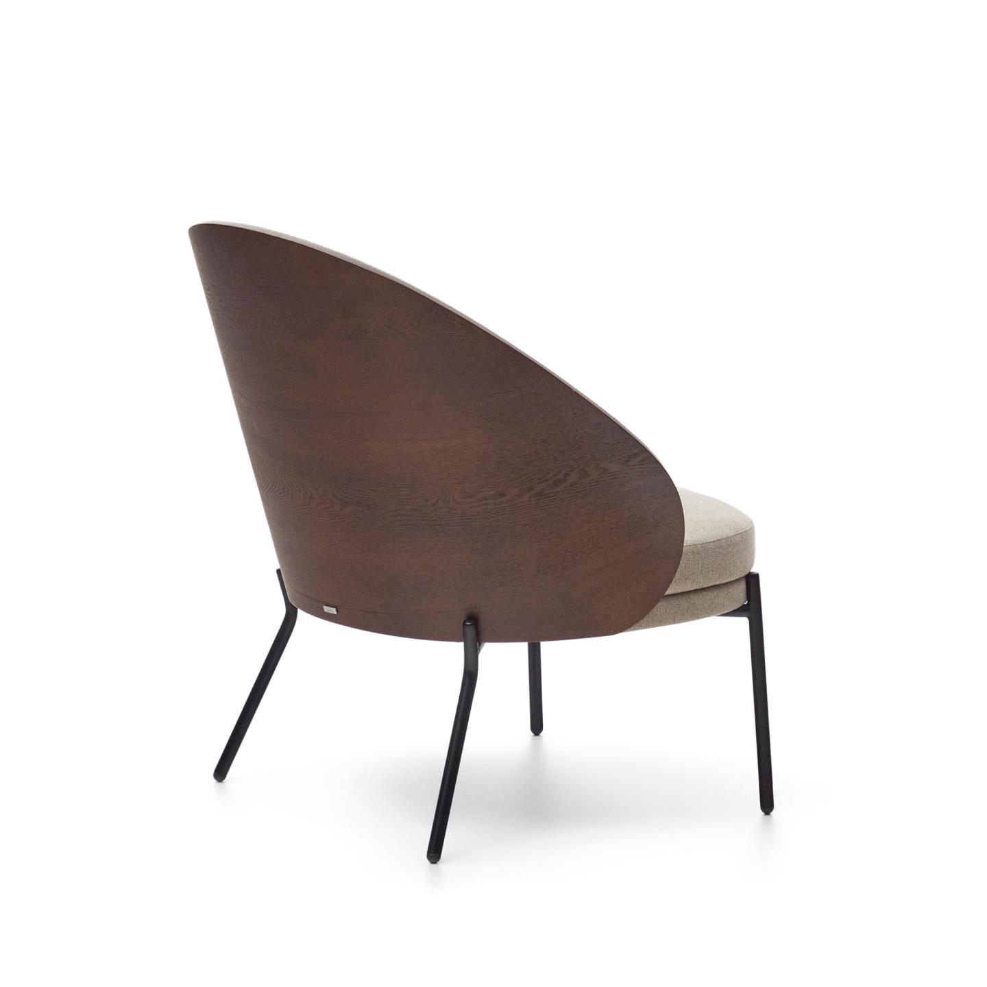 Sillón de fresno wengué tapizado en marrón claro pata metálica negra Eamy