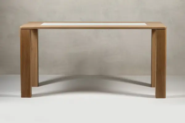Mesa de comedor con pizarra