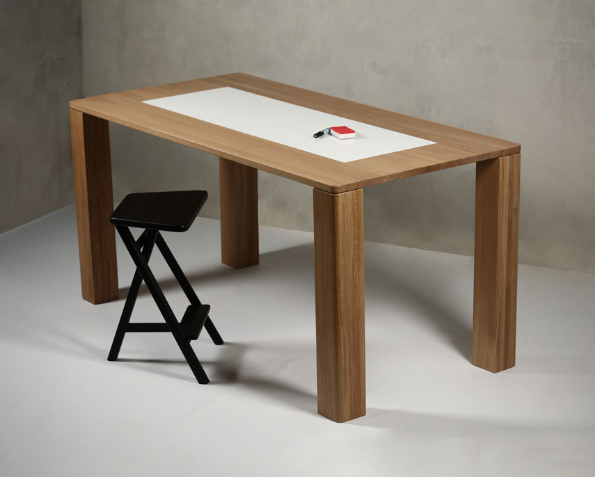 Mesa de comedor con pizarra