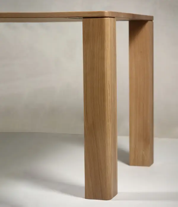 Mesa de comedor con pizarra