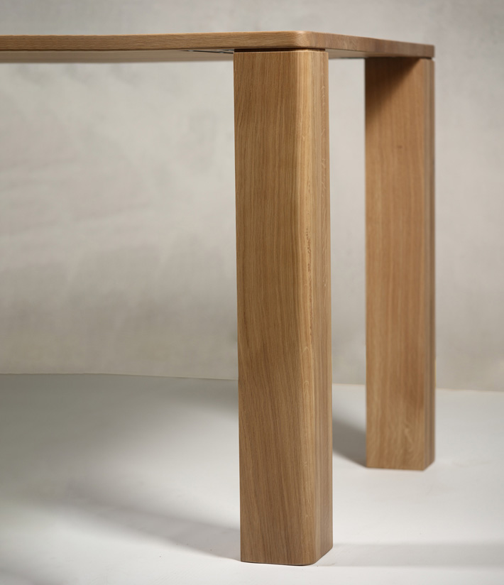 Mesa de comedor con pizarra
