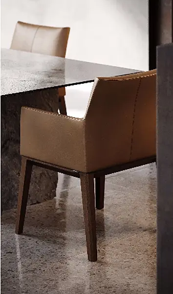 Silla de madera maciza tapizada Carter