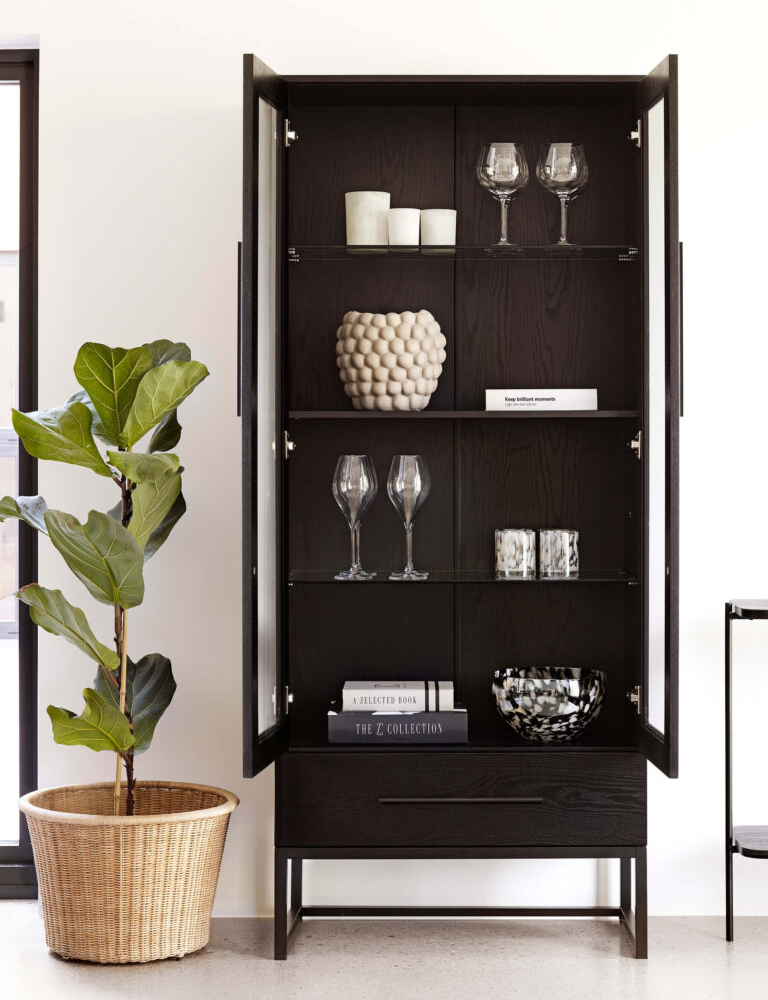Vitrina alta estrecha negra Penthouse