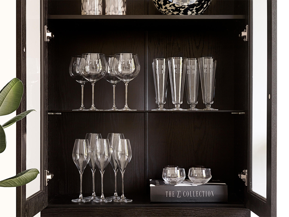Vitrina alta estrecha negra Penthouse