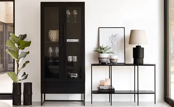 Vitrina alta estrecha negra Penthouse