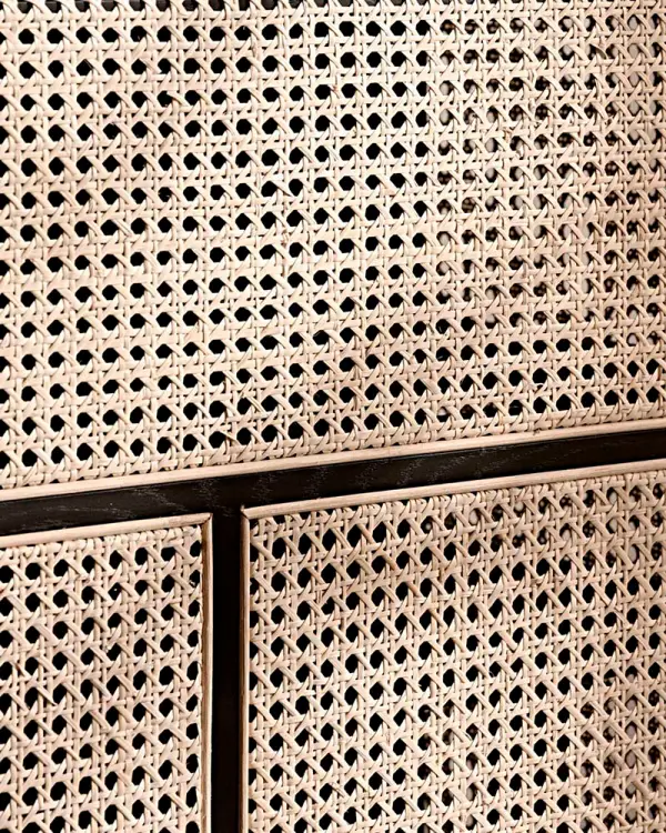 Mesa de televisión en roble teñido negro y rejilla Air