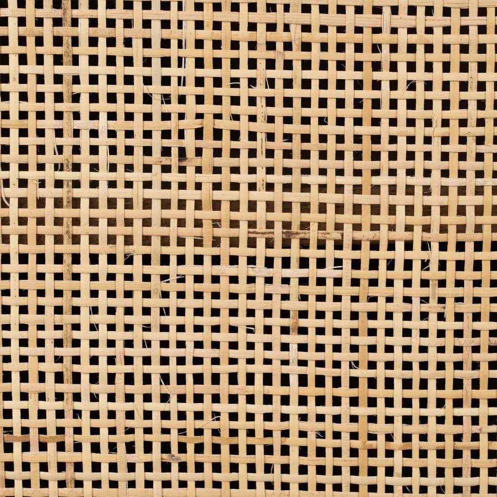 Armario de madera natural y ratán