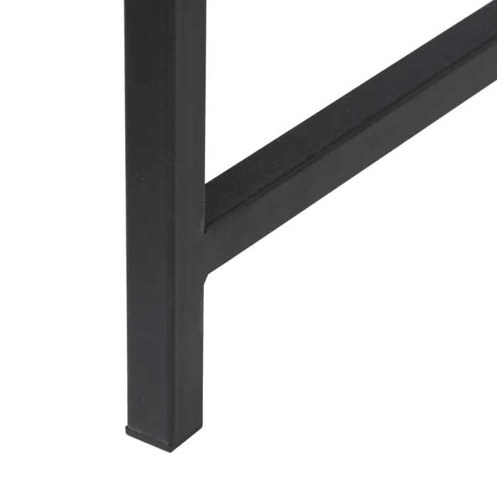 Mesa de escritorio de madera natural con metal negro y ratán One