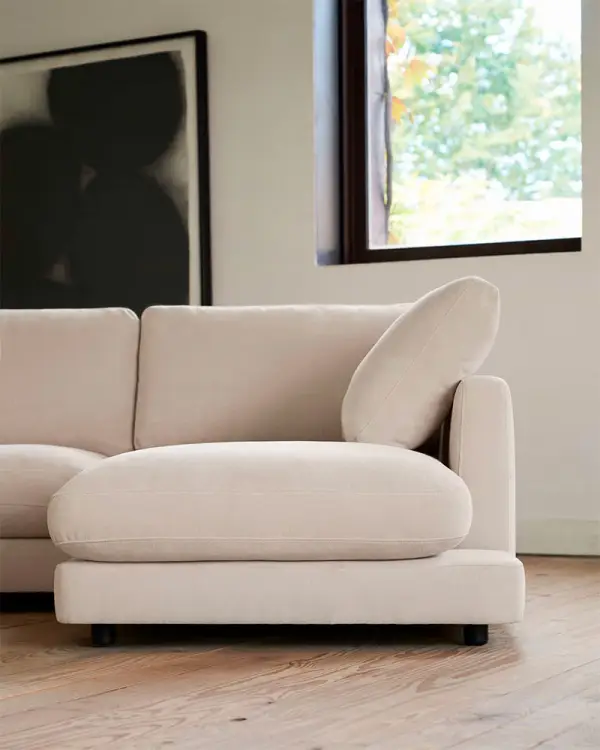 Sofá con chaise longue derecha tapizado beige Gala