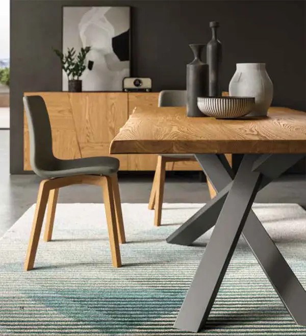 Mesa de comedor antracita y tapa en madera maciza Bryne