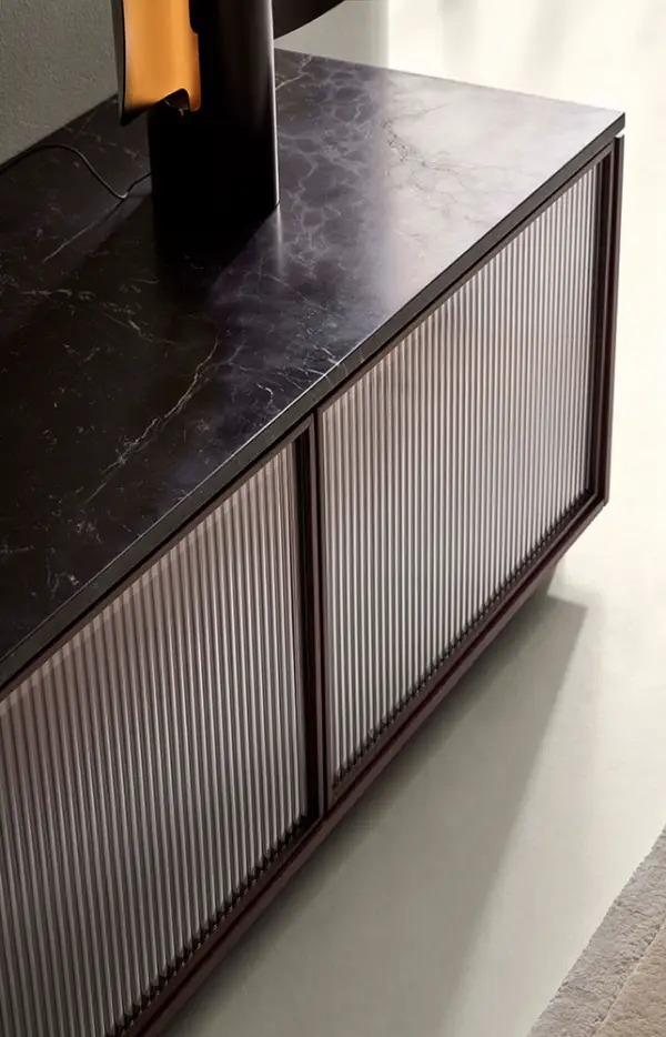 Mesa de televisión 3 puertas nogal y cristal Rio by Punt